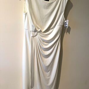 Pristine white!! Beautiful modern dress that’s designed for a flattering fit.